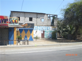 エクアドル　サンタ　エレナ県の衣料、住宅