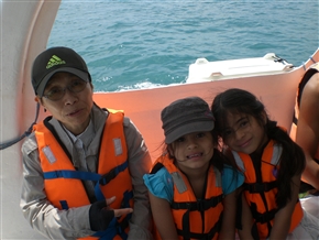 赤道の国、エクアドル　サリーナスのクジラ見物ツアー